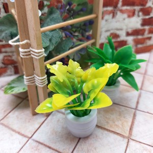 Plante en pot miniature pour maison de poupée 1:12, accessoire de paysage en plastique, modèle jaune-vert, décoration pour les plus de 14 ans - Product Image 3