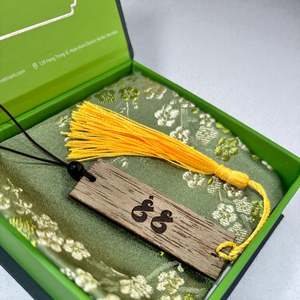 Llavero Artesanal de Agarwood Natural - Regalo de Madera de Oud Cálida y Dulce con Grabado Láser en Metal - Product Image 3