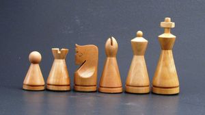 Jeu d'échecs en bois peint à la main de style antique - Rani Industries - Product Image 2