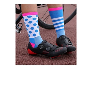 Quentin ถุงเท้ากีฬาสำหรับผู้ชายและผู้หญิง, ผ้าฝ้ายหนาใช้ได้ทั้งชายและหญิงถุงเท้าวิ่งกีฬาบาสเกตบอลเทนนิสสีดำแดง - Product Image 1