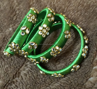 Bracelets en fil de soie indien multicolores, bracelets Kundan, bracelets à la mode, cadeaux de mariage, cadeaux de retour, cadeaux Haldi Mehndi Shagun