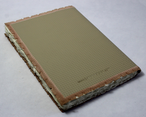 Journal en cuir de chèvre TC avec couverture en papier recyclé fait main, reliure rigide vintage, design gaufré - Product Image 4