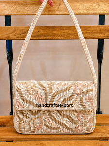 Sac à bandoulière pour femme, fait main, durable, léger, écologique, brodé de perles de rocaille |   Sac à bandoulière de luxe à rabat perlé - Product Image 1