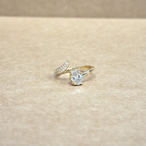 Bagues tendance en diamant jaune ovale 18 carats, diamant de laboratoire, pureté VVS-VS, certifié IGI, bague de créateur pour un look élégant - Product Image 2