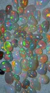 Welo Opale d'Éthiopie Naturelle Cabochon, motif nid d'abeille, jeu de couleurs multibrillant, Opale arc-en-ciel, Pierre de naissance d'octobre, Pierre précieuse en vrac - Product Image 1