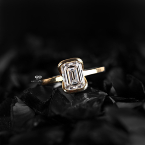 แหวนเพชรเม็ดเดี่ยวทรงสี่เหลี่ยมมุมฉากประดับมรกต ทอง 14K แหวนหมั้น แหวนแต่งงาน แหวนขอแต่งงาน ของขวัญสำหรับเธอ ขายส่งจากโรงงาน - Product Image 1