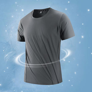 Nouveau T-shirt de sport pour homme en nylon respirant, personnalisé avec logo, compression, idéal pour la course, le football et l'entraînement estival, style décontracté et luxueux. - Product Image 3