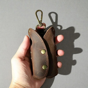 Porte-clés de luxe en cuir véritable, conçu pour les professionnels et les voyageurs, en cuir Crazy Horse, en vente. - Product Image 3
