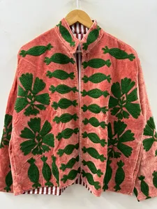 Veste courte pour femme, artisanale, vintage, en velours, brodée Suzani, style bohème, rose pêche, à manches longues, ouverte sur le devant, de créateur - Product Image 2
