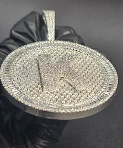 จี้รูปวงกลมแบบกำหนดเอง ประดับเพชร จี้ชื่อแบบกำหนดเอง เงินแท้ 925 จี้โมอิสซาไนต์แบบกำหนดเอง จี้ฮิปฮอป จี้เลขนำโชคแบบกำหนดเอง - Product Image 3