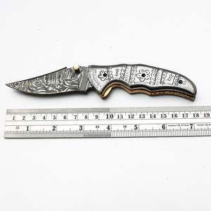 Cuchillo Plegable de Acero de Damasco Hecho a Mano con Mango de Hueso Grabado, Cuchillo de Bolsillo para Camping, Personalización OEM Disponible - Product Image 6