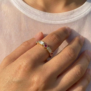 Superbe bague classique en or jaune 18 carats avec diamant naturel et pierre précieuse de couleur, rubis taille princesse, pour femme - Product Image 3