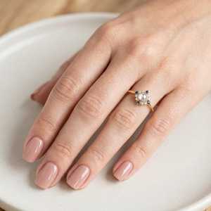 Bague de fiançailles en or massif pur avec diamant de laboratoire 1 carat taille brillant rond certifié IGI couleur E clarté VVS, bijoux fins - Product Image 6