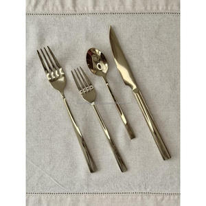 ชุดช้อนส้อมสแตนเลสขัดเงาแบบกระจก สำหรับงานจัดเลี้ยง ชุดอุปกรณ์ตกแต่ง ภาชนะใช้ซ้ำได้ ปลอดภัยสำหรับเครื่องล้างจาน - Product Image 1