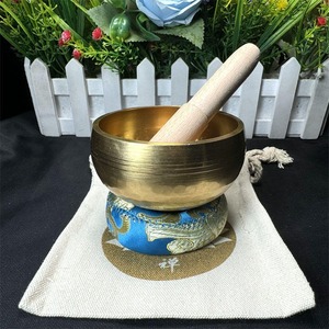 Cuenco tibetano tradicional de latón martillado a mano para meditación, terapia de sonido y relajación tranquila - Product Image 3