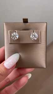 Boucles d'oreilles clous solitaires minimalistes en or massif 14 carats avec diamant de laboratoire rond de 5 carats, serti 6 griffes, pour usage quotidien ou mariage, par le fabricant - Product Image 3