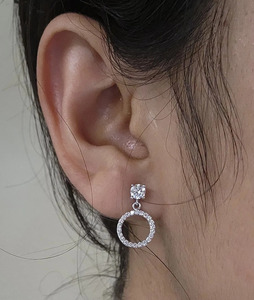 Boucles d'oreilles en or jaune 14 carats avec diamants de laboratoire taille Asscher - Product Image 1