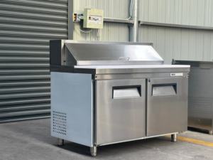 Réfrigérateur à double porte BLG série cuisine commerciale avec refroidissement direct par ventilateur pour le stockage des aliments spécialisés dans les bars - Product Image 6