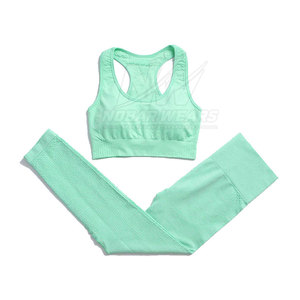 Conjunto de yoga diseñado para entrenamiento y ejercicio con ajuste flexible y tela suave para un movimiento cómodo y uso diario. - Product Image 6