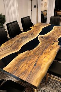 Table à manger moderne en bois massif avec bord naturel et plateau en résine époxy bleue, construction artisanale durable, qualité supérieure, style ferme/villa - Product Image 2