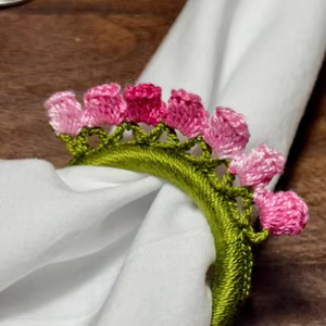 Anillo de Servilleta Floral de Ganchillo: Decoración de Mesa Hecha a Mano con Diseño de Tulipán para Primavera y Regalo de Inauguración de Casa - Product Image 1