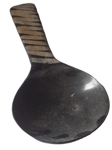 Cuchara de Servir Moderna Hecha a Mano de Cuerno de Búfalo Negro con Mango de Cuerno Bicolor, Acabado Pulido de Alto Brillo, Cuerno Natural Ecológico - Product Image 3