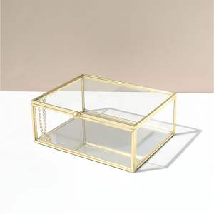 Boîte à bibelots rectangulaire en verre avec cadre en laiton fait main, coffre au trésor en verre avec finition dorée |   Rangement de bureau pour cosmétiques et accessoires - Product Image 1
