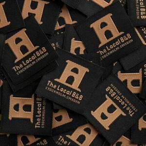 Etiqueta Tejida Rectangular para Ropa de la Marca Local B&B, con Logotipo Negro y Dorado, Lavable, Cortada con Láser - Product Image 1