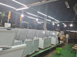 MADE VIETNAM SINGLE/DOUBLE COMPARTMENT CHEST FREEZER 90L/140L/286L/375L CAPACITIES ELECTRIC FOR STORE/COMMERCIAL/HOUSEHOLD USE - Product Image 4