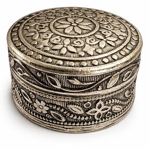 Boîte Sindoor Dani en argent plaqué or, boîte à sindur pour Kumkum Kanku, récipient décoratif traditionnel en métal blanc, diamètre 5 cm, lot de 1 - Product Image 1