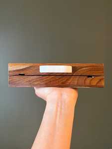 Bolso de mano tipo clutch de resina epoxi con cierre magnético para mujer, con logo personalizable, modelo escultura, impermeable, para boda, de UO - Product Image 3