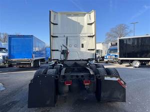 Camion tracteur diesel 6x4 haute fiabilité, véhicule utilitaire lourd pour la logistique de fret - Product Image 4