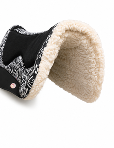 Tapis de selle en cuir polyvalent de qualité supérieure avec doublure en fausse fourrure, coque en coton, rembourrage en polyester, motif noir et blanc pour l'équitation - Product Image 6