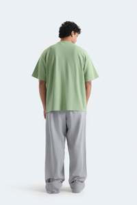 T-shirt oversize vierge pour homme en coton, coupe ample, épaules tombantes, style streetwear décontracté, personnalisable avec logo, vente en gros - Product Image 3