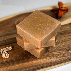 Jabón de Cúrcuma y Leche de Coco de Primera Calidad, Precio al por Mayor para Compradores al por Mayor - Product Image 3