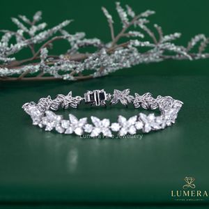 สร้อยข้อมือเพชรทรงมาร์คีส์และทรงกลมทันสมัย ประดับด้วยลายผีเสื้อเรียงซ้อนและดีไซน์แบบตะกร้าเปิด - Product Image 5