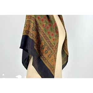 Pañuelo de Seda Étnico para Mujer, Estilo Cuadrado con Estampado Ajrakh, Diseño a Mano y Digital, 100% Seda, Multifuncional, con Estampado de Animales - Product Image 2