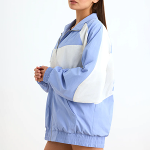 เสื้อแจ็คเก็ตวินด์เบรกเกอร์ผู้หญิงแบบสวมใส่สบายทรงโอเวอร์ไซส์ คอตั้ง สไตล์เรโทร สีสันตัดกัน  ซิปหน้า เหมาะสำหรับวิ่งและเล่นกีฬา  รับผลิตตามแบบ OEM - Product Image 4