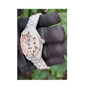 Montre en acier inoxydable avec diamants VVS sur mesure, directement de l'usine, pour la promotion de marque et les cadeaux d'entreprise, disponible à la vente. - Product Image 2