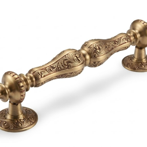 Poignée de porte en laiton massif CREST REGALIS, finition or antique |   Entrée principale d'hôtel en bois, design moderne, durable, pour extérieur - Product Image 2