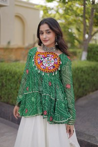 Lehenga Choli brodé vert avec jupe blanche et design indien traditionnel pour femmes, tenue de mariage - Product Image 3
