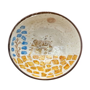 Bols en coquille de noix de coco faits à la main avec gravure unique, design écologique, durables et polis pour la décoration de cuisine - Product Image 1