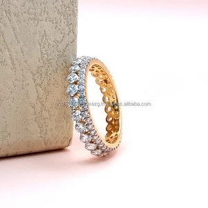 Elegante Anillo de Eternidad Dorado con Diamantes de Corte Redondo, Joyería de Lujo para Boda, Regalo de Aniversario para Ella - Product Image 1