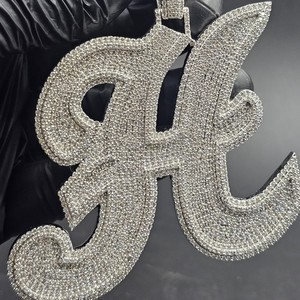 Colgante personalizado con letra y diamante moissanita, colgante con nombre personalizado, estilo hip hop, plata de ley 925, hecho a mano, para uso unisex. - Product Image 1