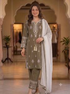 Conjunto de Kurta y Palazzo de Rayón Bordado sin Arrugas y Elástico de MB ETERNAL CLOTHING, con Dupatta de Georgette con Efecto Espejo - Product Image 3