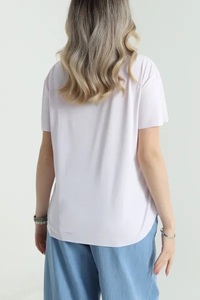 เสื้อยืดคอกลมแขนสั้นทรงหลวมสำหรับผู้หญิง EVER GLOW สีพื้น ผ้าฝ้าย 100% ระบายอากาศได้ดี เหมาะสำหรับใส่ลำลองในฤดูร้อน - Product Image 2
