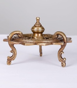 Porta Incienso de Latón de Lujo con Diseño de Loto, con 5 Ranuras para Varillas, Soporte Decorativo para Agarbatti, para el Hogar, Templo, Meditación, Yoga y Prácticas Espirituales - Product Image 6