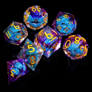 Ensemble de dés DND à noyau liquide bleu violet, 7 pièces, dés polyédriques en résine à bords tranchants avec paillettes pour les jeux de rôle sur table Dungeons and Dragons - Product Image 3