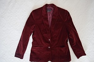 Blazer de Terciopelo Borgoña Vintage para Mujer / Colección Años 80 / Chaqueta de Traje Color Vino / Blazer Estructurado de Dos Botones para Fiestas - Product Image 4