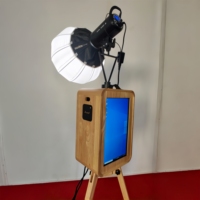 Kiosque photo ovale 2026 couleur bois pour iPad, appareil photo reflex numérique, partage instantané sur les réseaux sociaux pour photos et vidéos, borne selfie
